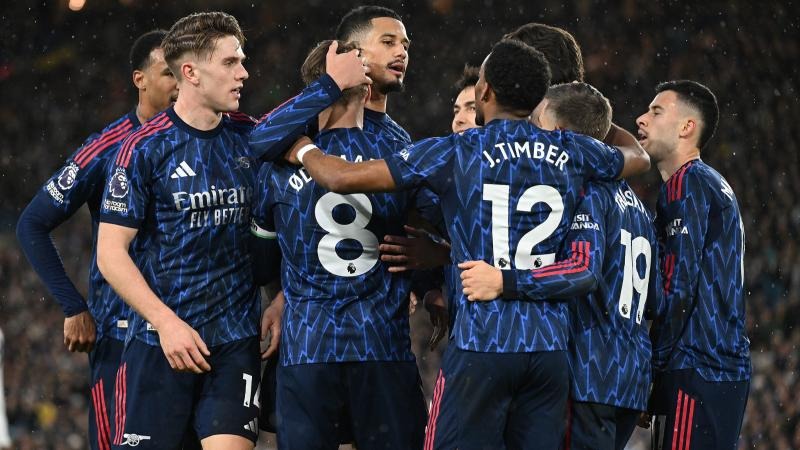 球迷看得手心冒汗